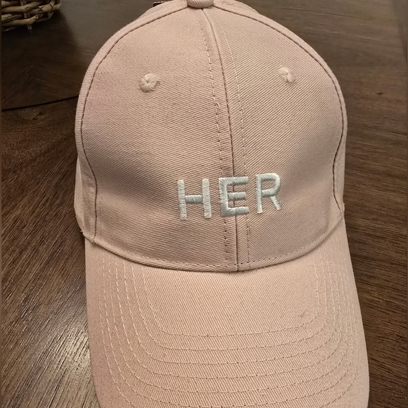 Burberry HER Pink Ball Cap - Picture 1 of 6